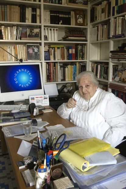 Carmen Balcells, fotografiada en 2008 en el estudio de su casa de Barcelona.