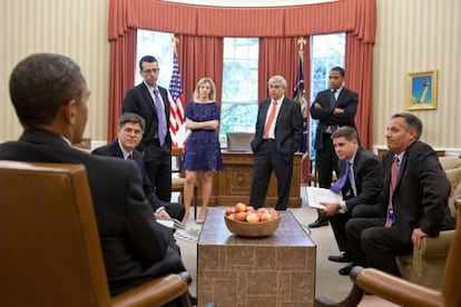 Kathryn Ruemmler, durante una reunión con Obama en el Despacho Oval.
