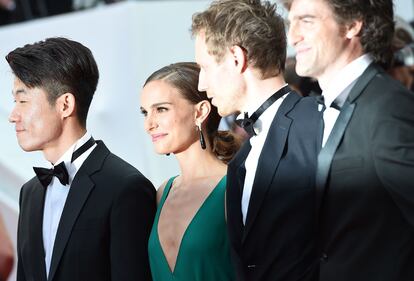 La actriz estadounidense Natalie Portman posa en la premiere de la película "Sicario", en Cannes, el 19 de mayo de 2015.