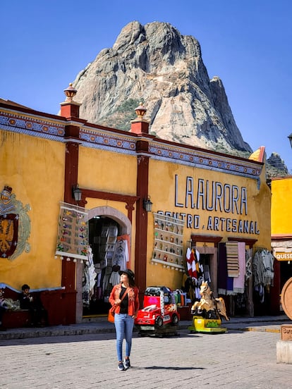 La peña de Bernal en el pueblo de Querétaro, el tercer monolito más alto del mundo, según la autora. 