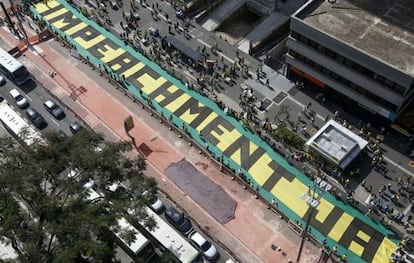 Imagen a&eacute;rea de las protestas en Sao Paulo, este domingo