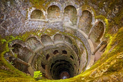 Uno de los pozos iniciáticos de la Quinta da Regaleira, en los alrededores de Sintra, Portugal.