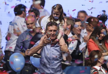 Mauricio Macri celebra su triunfo ante Daniel Scioli en la segunda vuelta del 22 de noviembre de 2015.