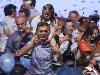 Mauricio Macri celebra su triunfo ante Daniel Scioli en la segunda vuelta del 22 de noviembre de 2015.