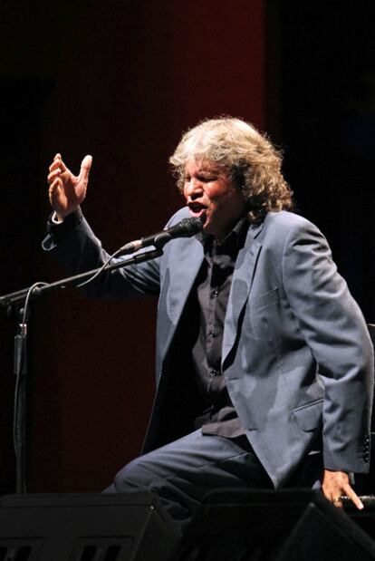 José Mercé, durante su concierto en los Jardines de Sabatini.