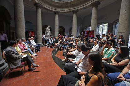 Autoridades de las secretarías de Cultura y Turismo de Jalisco y Armando Casas Pérez, presidente de la AMACC, dan una conferencia de prensa en el marco de la edición 39 del FICG, en Guadalajara, este 7 de junio.
