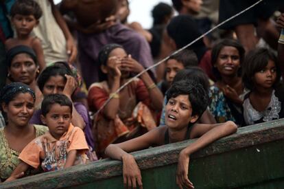 Os birmânios Rohingyas, muçulmanos, são considerados pelas Nações Unidas uma das minorias mais perseguidas do mundo. São mais de um milhão de pessoas, segundo uma contagem oficial. Uma grande parte deles está diretamente afetada por uma lei de Birmânia que lhes nega cidadania, depois de graves conflitos religiosos em 2012 no oeste do país.