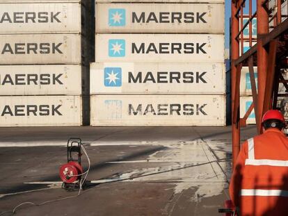 Imagen del puerto de Tianjing semivacío por las restricciones en la salida de cargamentos impuestas por el Gobierno de China.