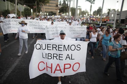 Alrededor de 2.000 personas se manifiestan en Culiacán (al noroeste de México) para pedir la liberación del narcotraficante más poderoso de México, Joaquín 'El Chapo' Guzmán, luego de ser capturado el 22 de febrero de 2014.