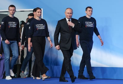 Vladímir Putin, a su llegada a la sede de su equipo electoral en Moscú, el domingo.
