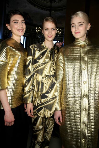 Modelos en el backstage de Stella McCartney otoño-invierno 2011/12.