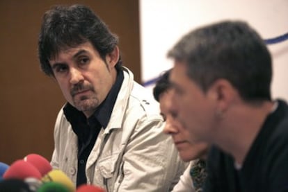 Pello Urizar, Mertxe Aizpurua y Oskar Matute esta mañana en la rueda de prensa de Bildu en el HOtel Aranzazu de san Sebastián.