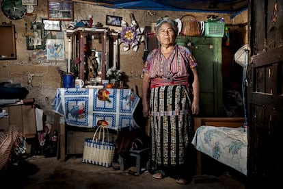 María, de 74 años, también fue víctima del conflicto armado. "Mi cuñado se escondía en el monte junto a otros compañeros para evitar ser arrestados en las batidas del ejército. Una noche, nunca volvió".