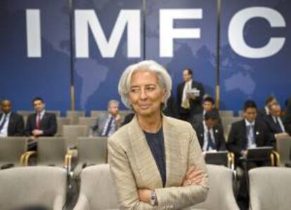 La directora gerente del Fondo Monetario Internacional (FMI), Christine Lagarde, antes del inicio de la reunión del Comité Monetario y Financiero (IMFC por su siglas en inglés) que tiene ocasión en la reunidón entre el FMI y el Banco Mundial (BM) en Washington.