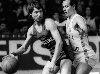 Zoran Slavnic y Juan Corbalán, en un Real Madrid-Joventut, en 1978.