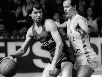 Zoran Slavnic y Juan Corbalán, en un Real Madrid-Joventut, en 1978.