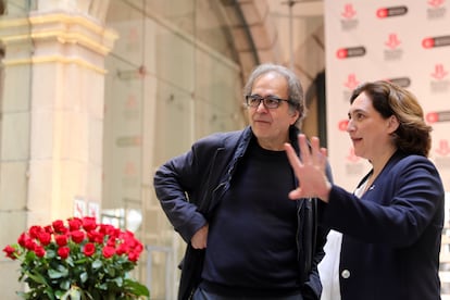 Joan Subirats y Ada Colau, durante la fiesta de Sant Jordi de 2018.