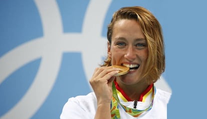 Mireia Belmonte con su oro ol&iacute;mpico en 200m mariposa. 