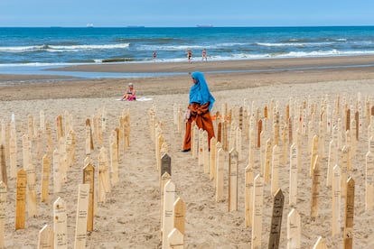 Un monumento a los migrantes que han muerto en las fronteras europeas ubicado en la playa de Scheveningen, La Haya, el pasado 20 de junio. 