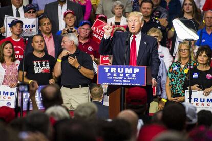 Mitin de Trump en Ohio donde, rodeado de un p&uacute;blico blanco, apel&oacute; al voto afroamericano