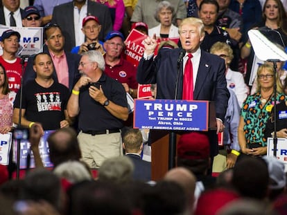 Mitin de Trump en Ohio donde, rodeado de un p&uacute;blico blanco, apel&oacute; al voto afroamericano