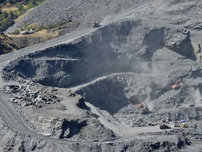 Una de las grandes explotaciones de pizarra en la comarca ourensana de Valdeorras.