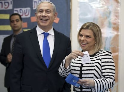 El primer ministro israelí Benjamin Netanyahu y su esposa, Sara, en enero de este año.