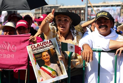 Asistentes al Zócalo capitalino este domingo.