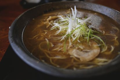 Sopa ramen.