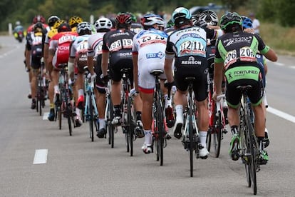 Imagen del pelotón camino de Valence