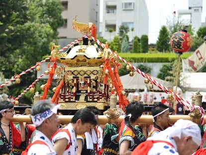 &#039;Omikoshi&#039; (carroza) que sirve de ofrenda en los &#039;omatsuri&#039;, festivales tradicionales que se celebran durante el verano en Jap&oacute;n. 