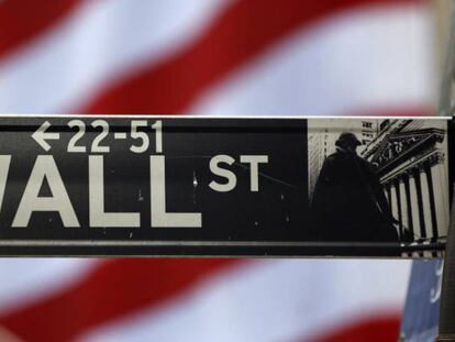 Letrero de la calle Wall Street, junto a la Bolsa de Nueva York.