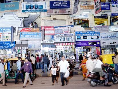 Mercado de productos electrónicos e informáticos en Bangalore (India) .