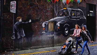 Un grafiti en Mitchell Lane, en la Ruta de los Murales de Glasgow.