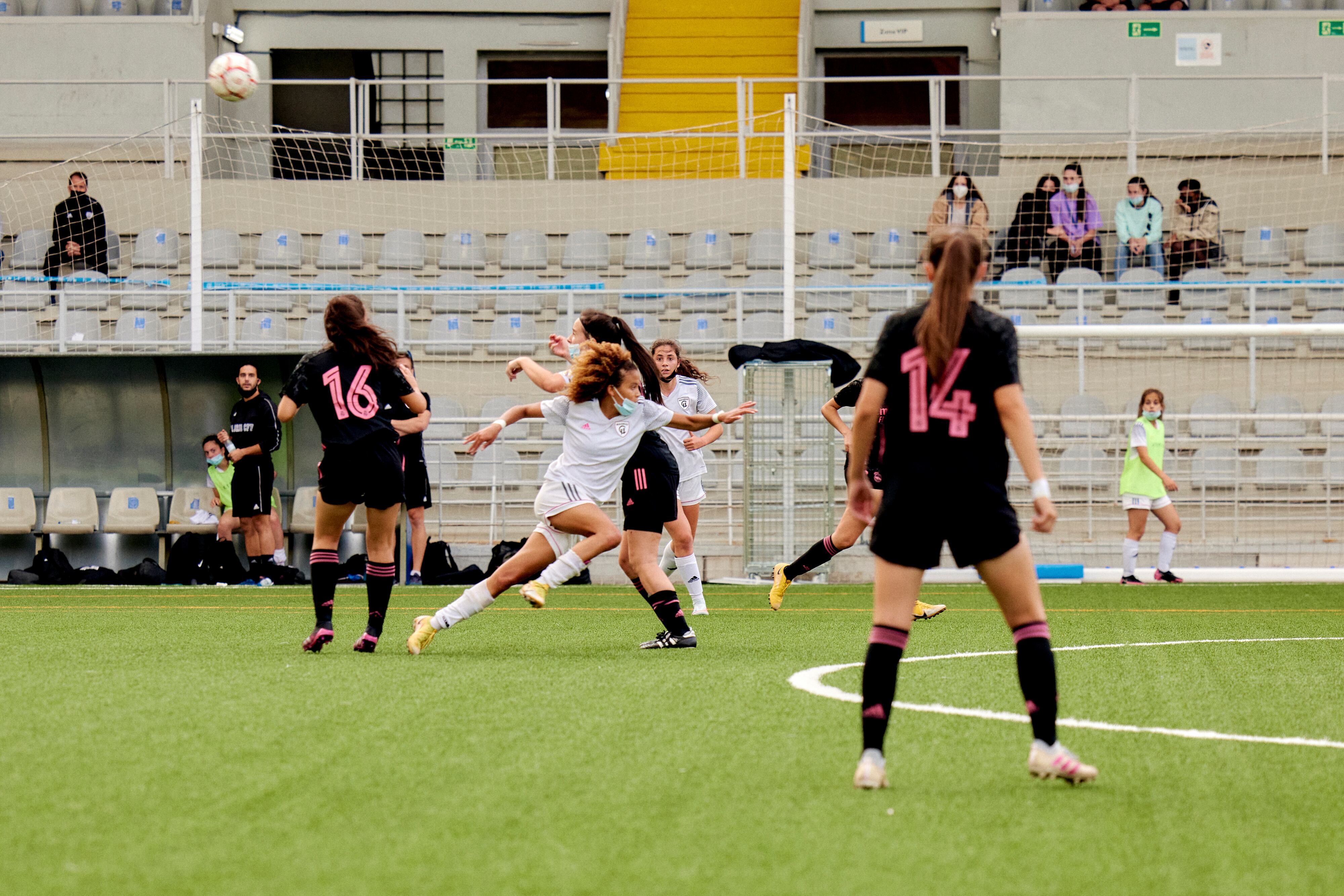 Vicky López en carrera en un partido contra el Real Madrid, en junio pasado. 