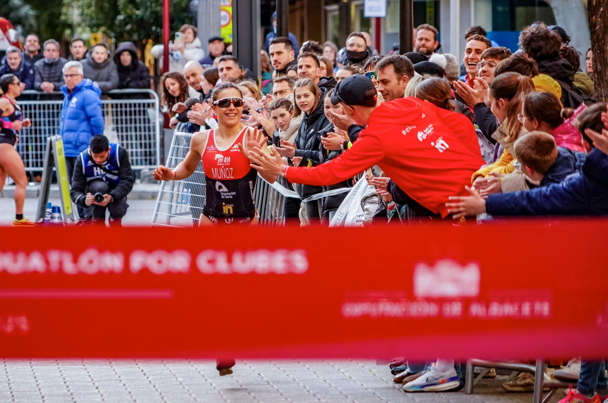 Marina Muñoz durante una competición en una imagen cedida por la Federación española de triatlón.