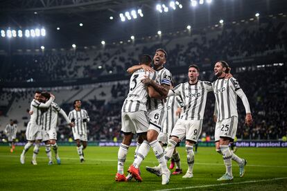 Gleison Bremer celebra después de marcar durante la Copa de Italia entre la Juventus y la Lazio.