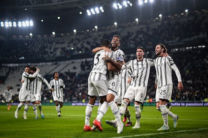 Gleison Bremer celebra después de marcar durante la Copa de Italia entre la Juventus y la Lazio.