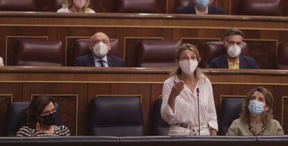 La vicepresidenta tercera del Gobierno y ministra de Trabajo y Economía Social, Yolanda Díaz, interviene en una sesión de control al Gobierno.