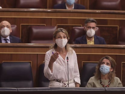 La vicepresidenta tercera del Gobierno y ministra de Trabajo y Economía Social, Yolanda Díaz, interviene en una sesión de control al Gobierno.