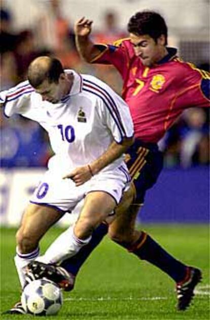 Zidane y Raúl, durante un partido España-Francia.