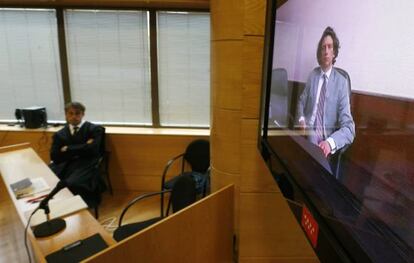 Tyler Hamilton testifica a través de videoconferencia.