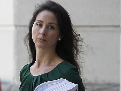 La juez Mercedes Alaya sale de los juzgados de Sevilla.