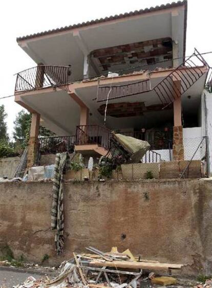 Casa de Estivella que sufrió una explosión que provocó heridas graves a tres personas.