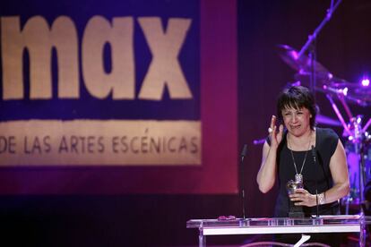 La actriz Blanca Portillo recoge el premio Max a la Mejor Direccin de Escena por 'La Avera'.