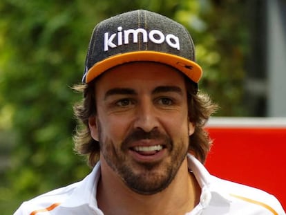 Fernando Alonso en una competeción en Singapur en 2018