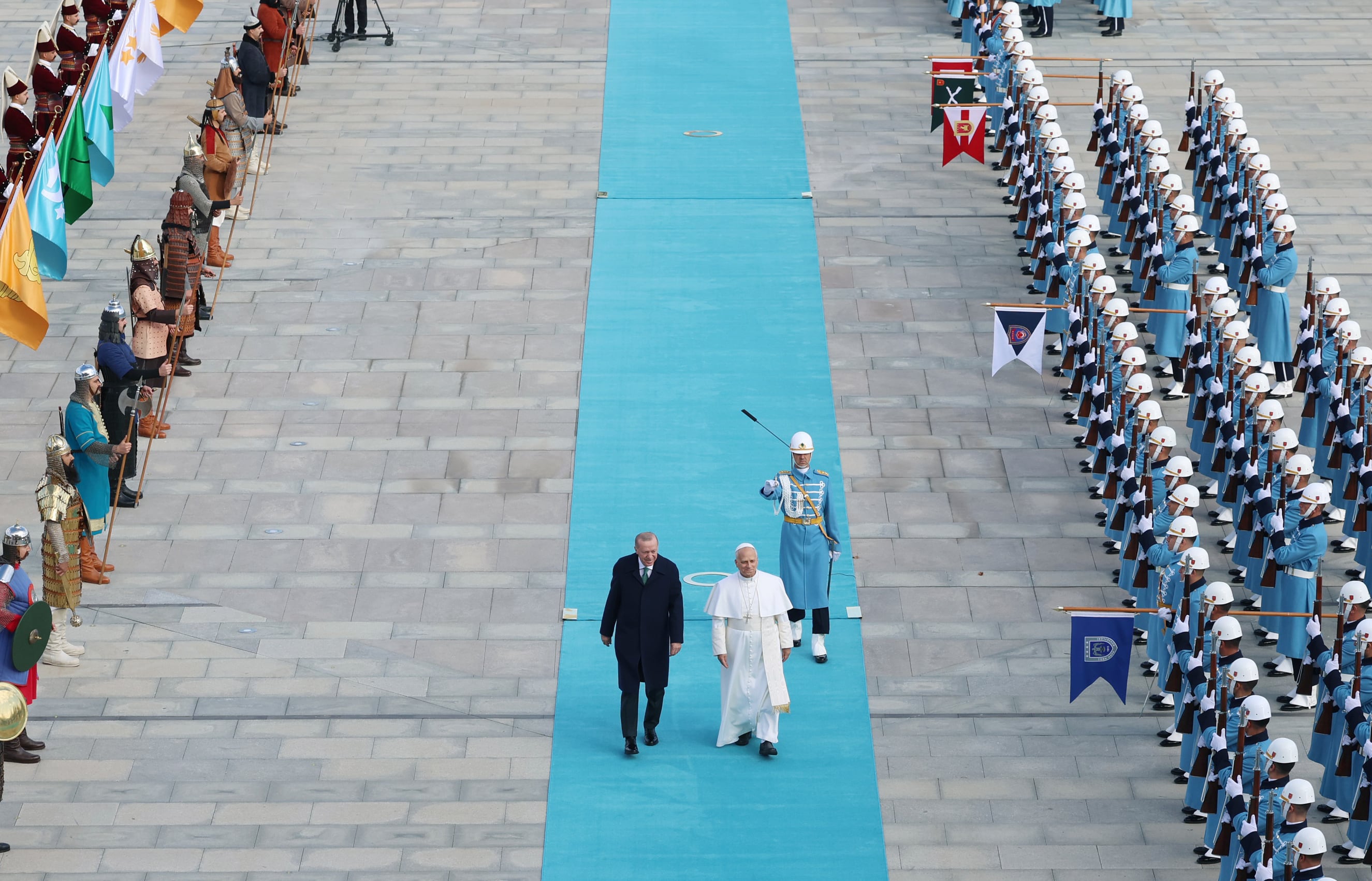 El Papa León XIV defiende en Turquía la libertad religiosa y el papel de la mujer: “Una sociedad está viva si es plural”