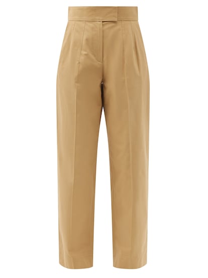 Si una gabardina se transformara en pantalones, tendríamos algo parecido a estos de A.P.C. Un diseño perfecto para los meses de entretiempo. Los encontrarás aquí con un precio de 235€.