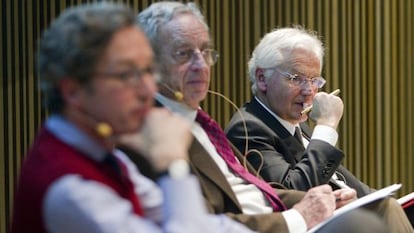 Jos&eacute; Mar&iacute;a Lassalle, Salvador Giner y Ferran Mascarell.