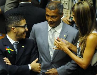 El diputado y ex futbolista Romario da Souza (centro), el martes, en el Congreso de Brasil